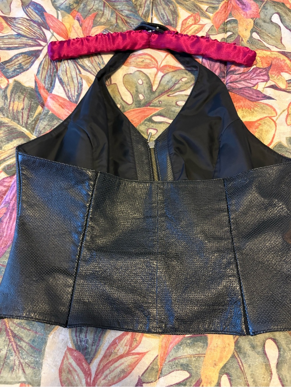 Vintage Wilson’s 100% Leather Black Halter Zip-Front XL Top - Picture 5 of 12